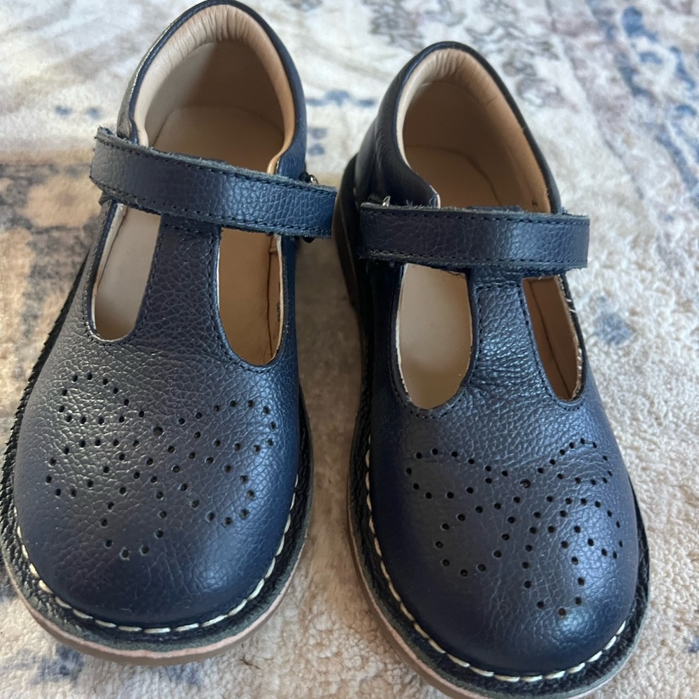 Mini Boden t bar leather flats. Girls EU 28/ US 10